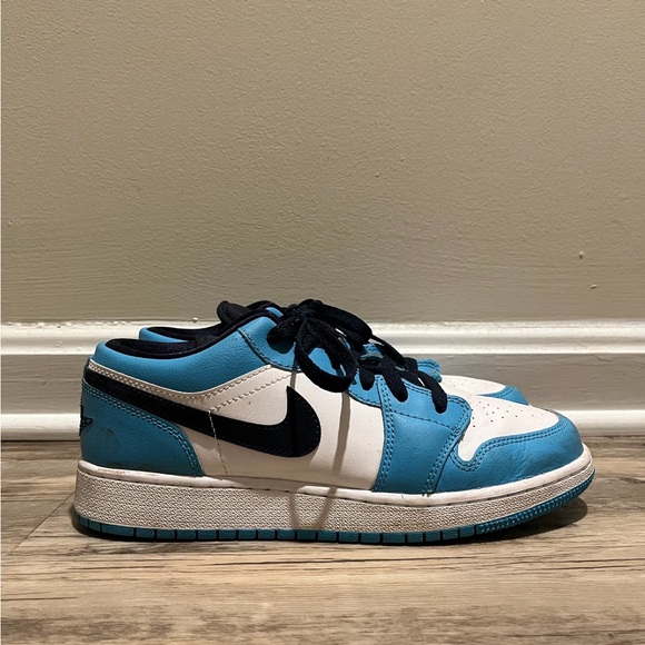 Air Jordan 1 Low “UNC” - Picture 5 of 10